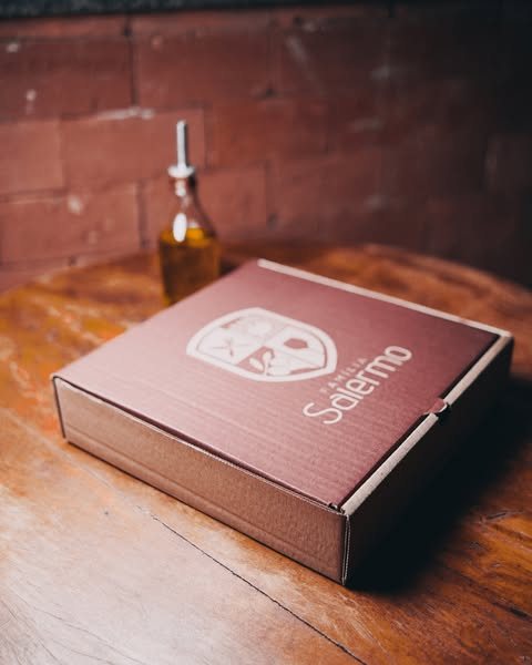 Caixa de pizza da Família Salermo